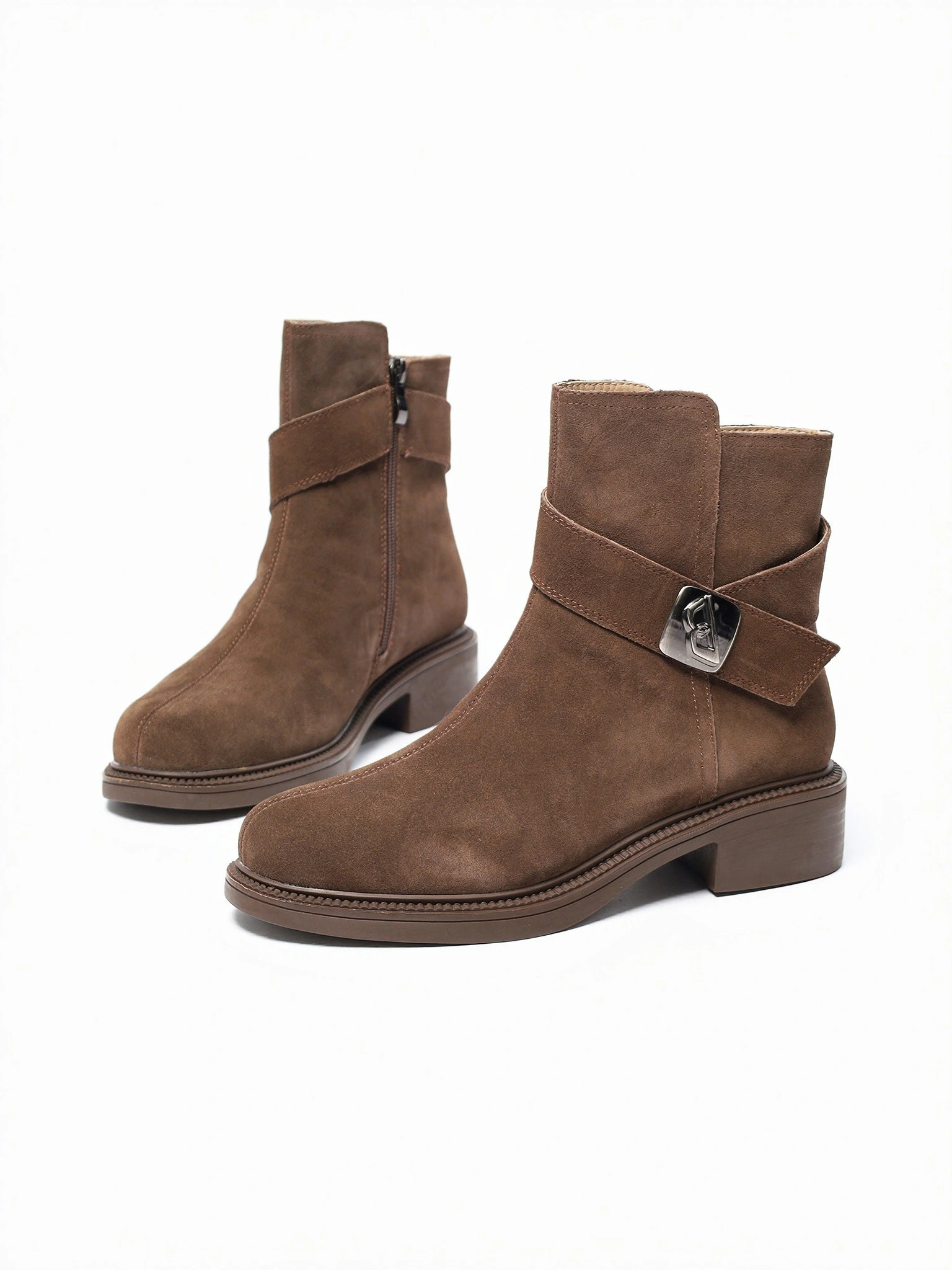 Ботинки темно-коричневого цвета на среднем каблуке